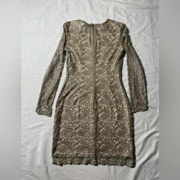 Lauren Ralph Lauren Scalloped Shimmering Metallic Lace long sleeve  Dress size 6 - Picture 4 of 9